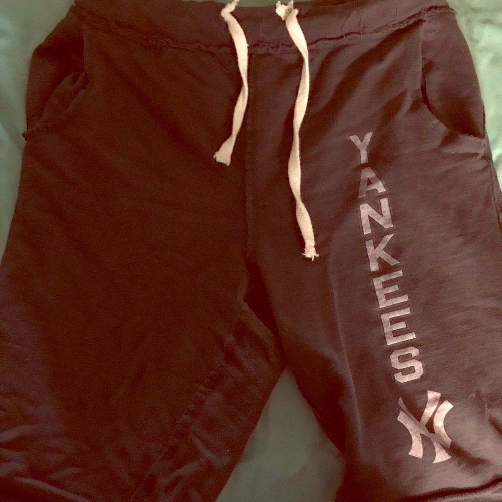 Yankees sweatpants shorts